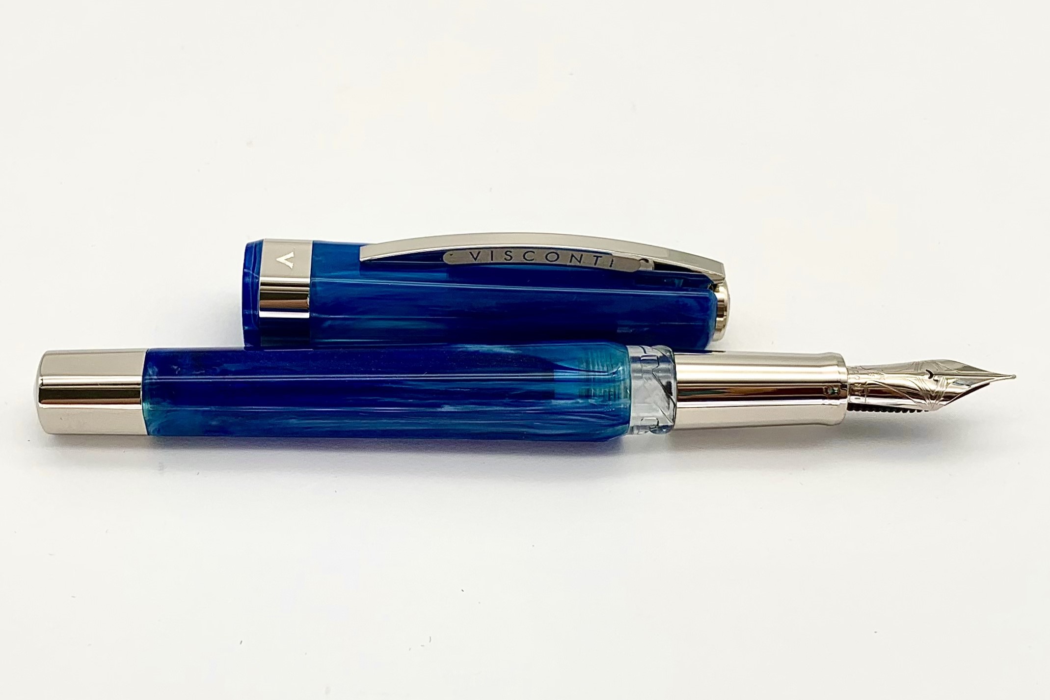 ViscontiOperaDemoCarouselBlueCottonCandyFountainPen_H